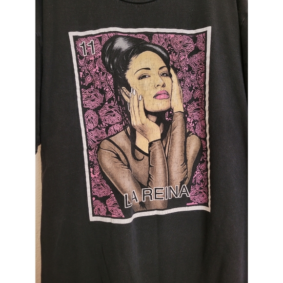 VNT unisex Selena quintanilla graphic shirt no size tag but fits like xl - Picture 4 of 4